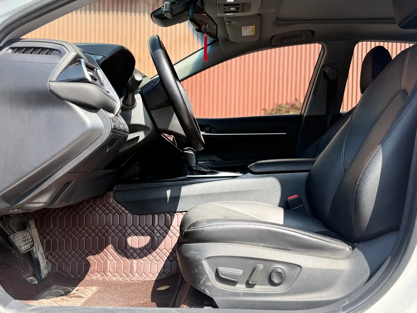 Toyota Camry 2021 2.5G Luxury Edition фото 12