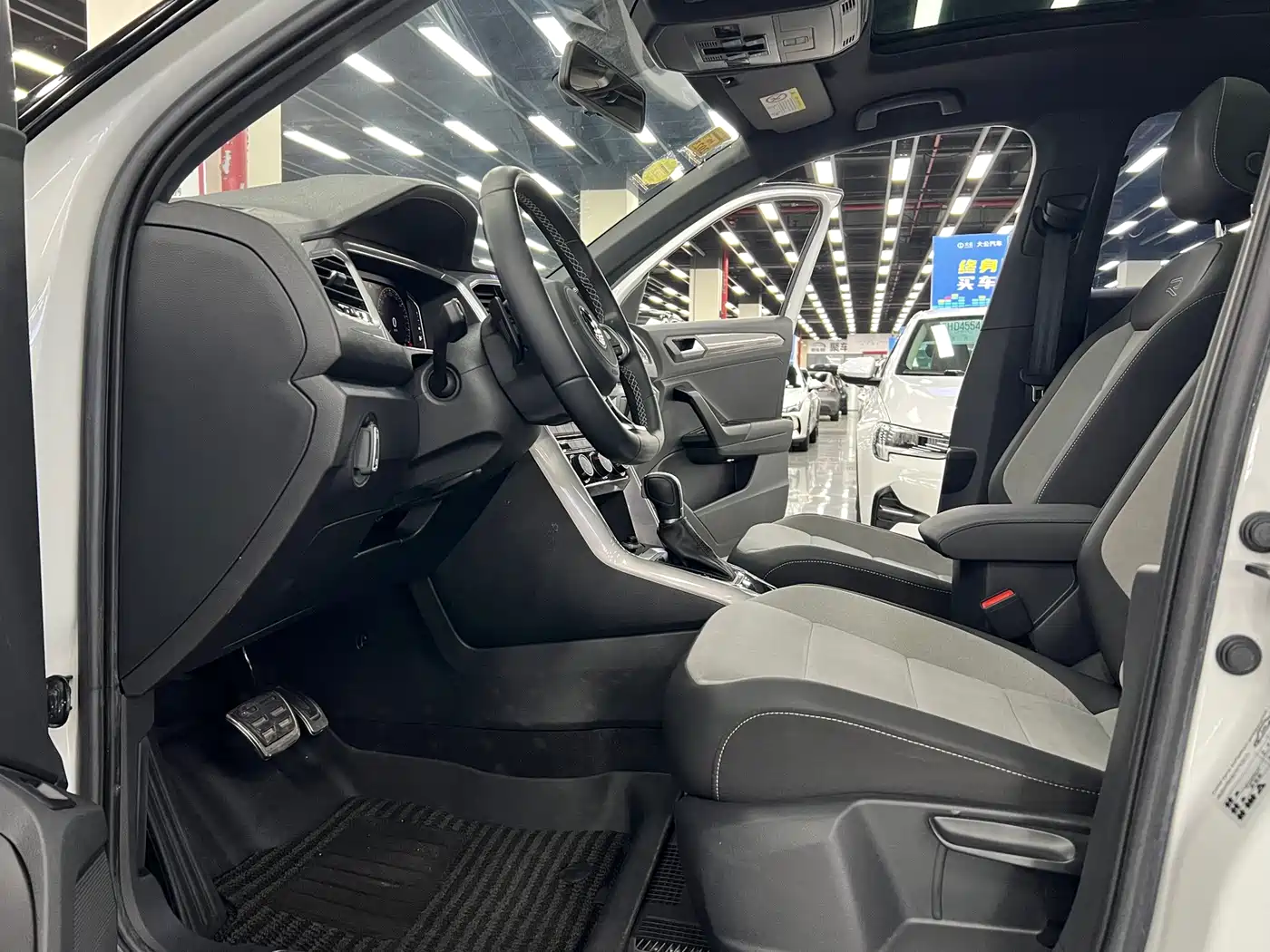 Volkswagen T-Roc, миниатюра 5
