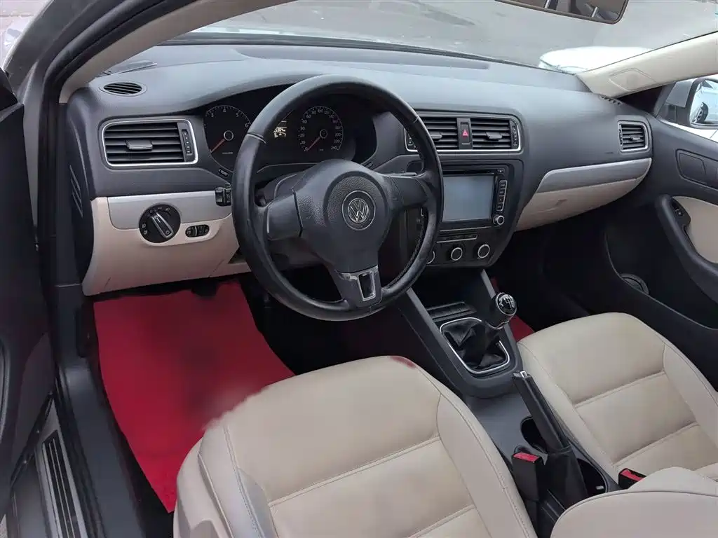 Volkswagen Sagitar 2014 1.6L Manual Comfort фото 3