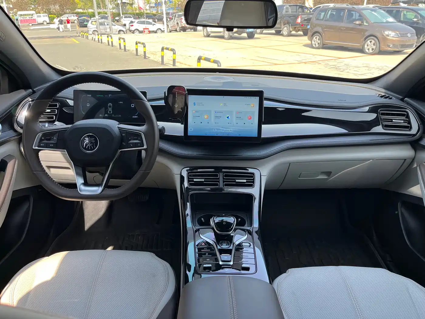 BYD Qin PLUS 2024 Glory Edition DM-i 55KM Leading фото 9