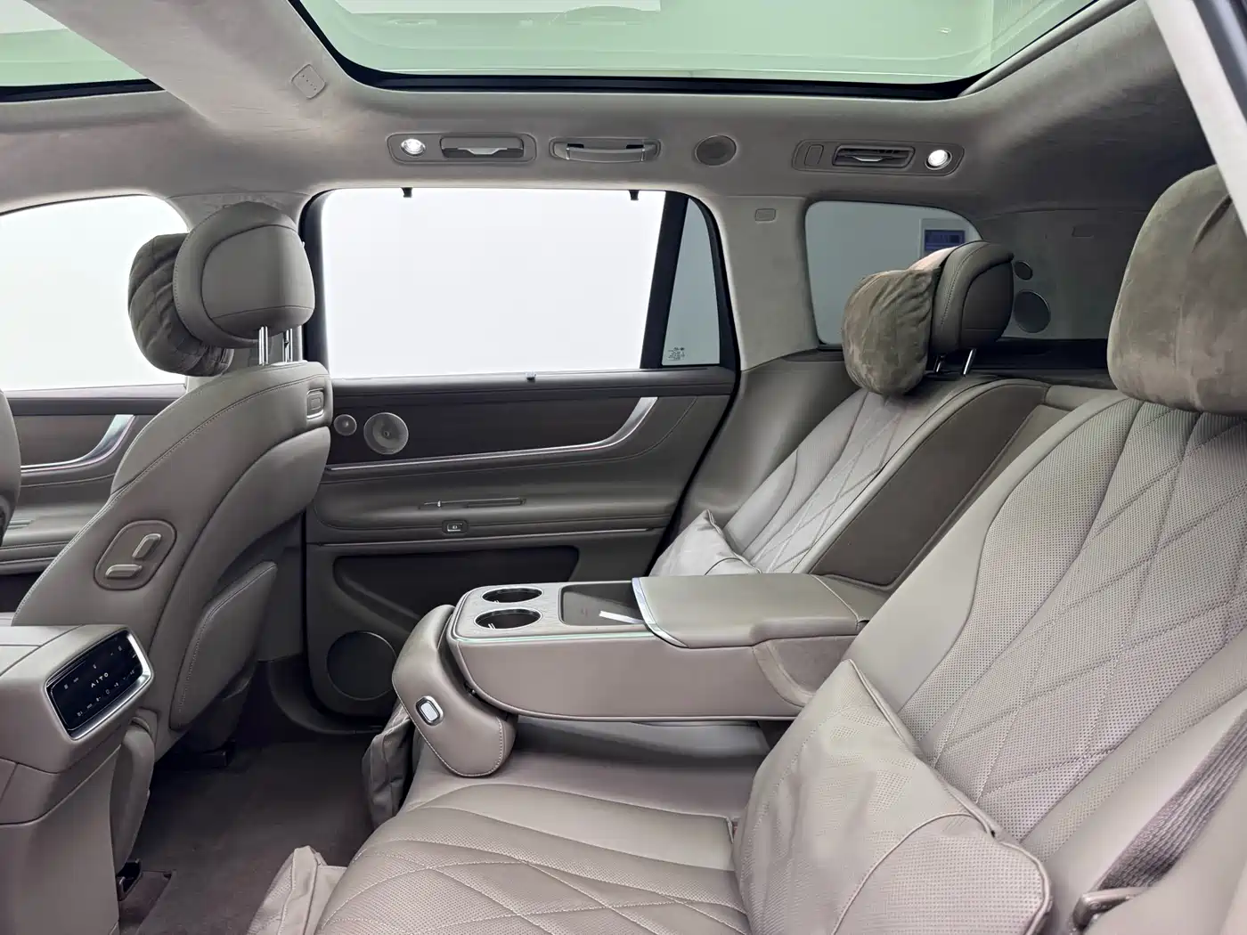AITO Wenjie AITO M9 2024 Extended Range Max 42kWh 5-seater фото 19
