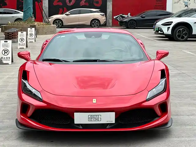 Ferrari F8 Tributo 3.9T V8