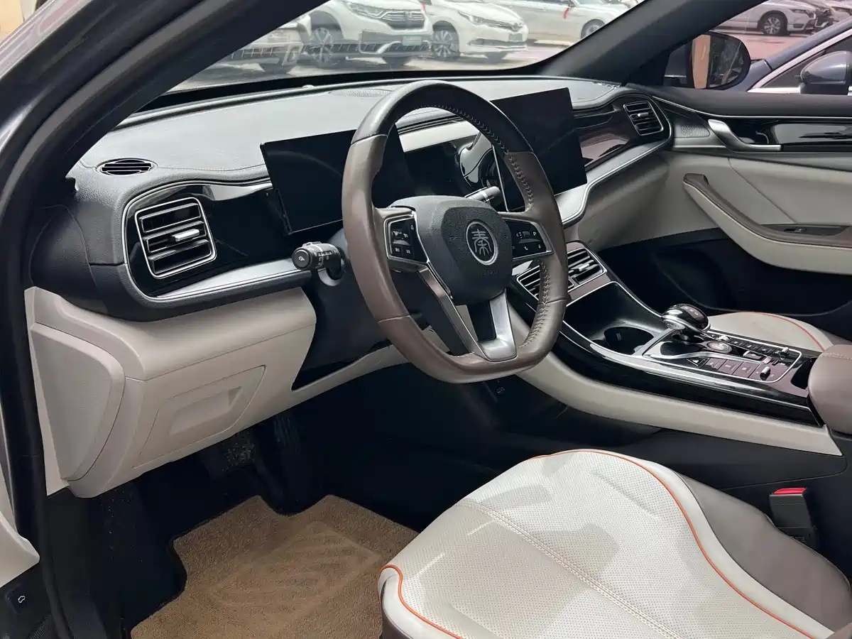 BYD Qin PLUS 2023 Champion Edition DM-i 120KM Excellence фото 6