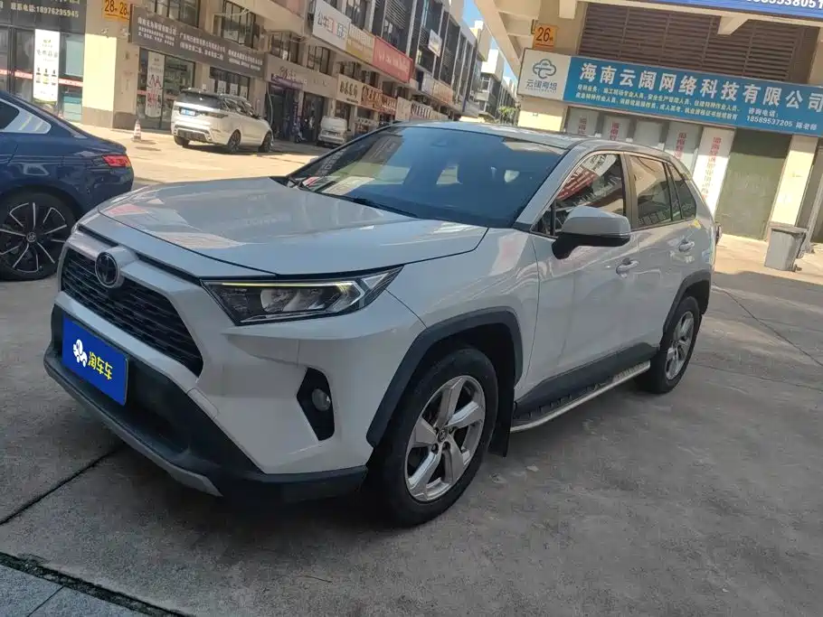 Фото 1 - Toyota RAV4