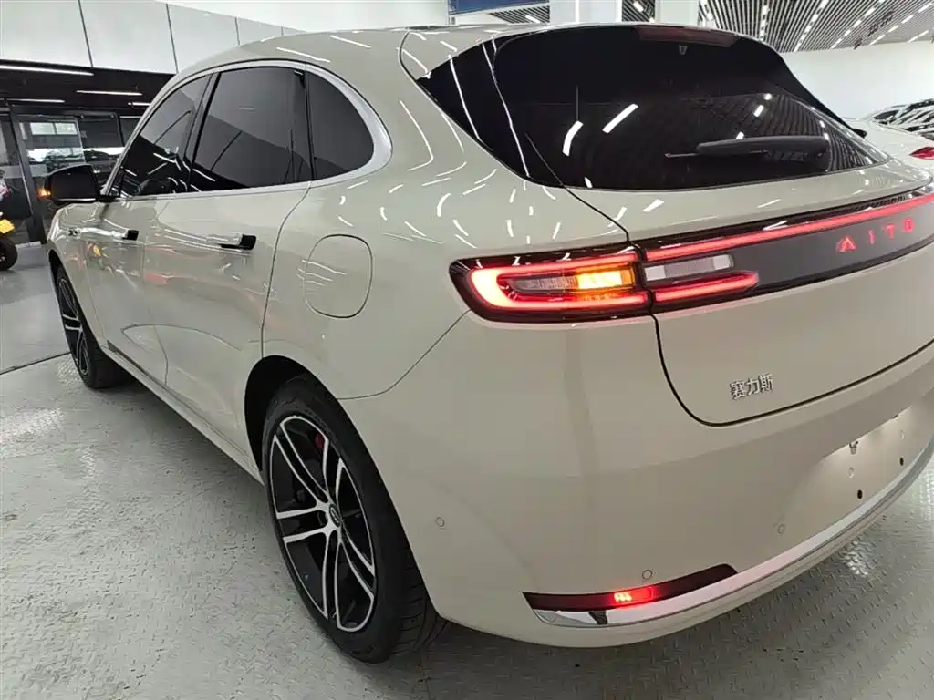 AITO Wenjie AITO M5 2025 Extended Range Ultra AWD фото 5