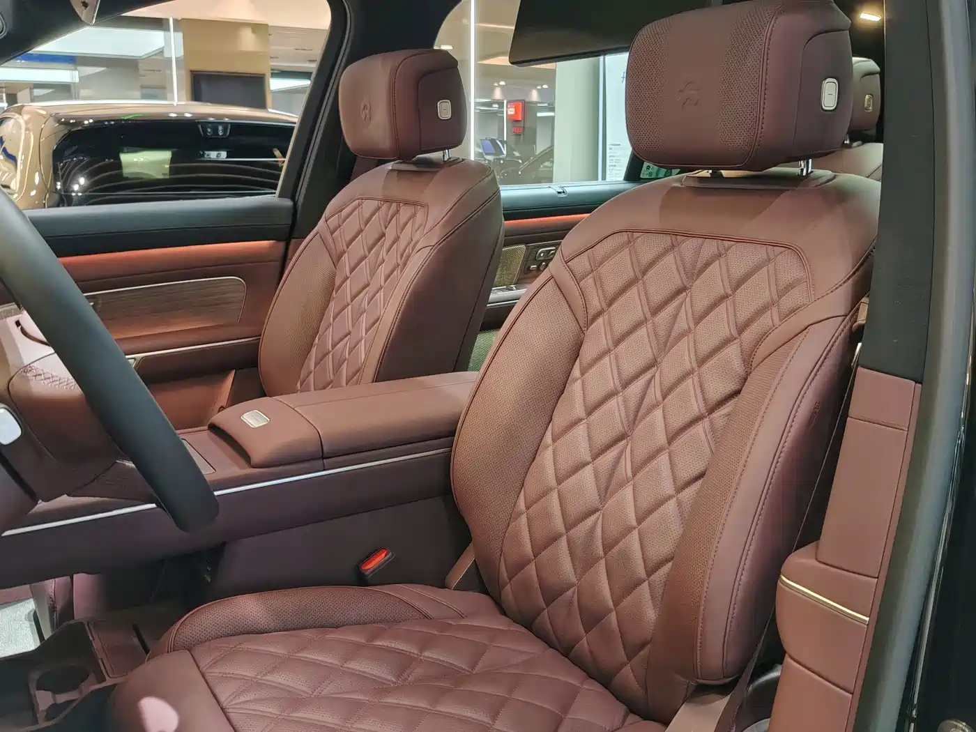 NIO ES8 2026 2025 Model 6-Seat Executive Luxury Edition