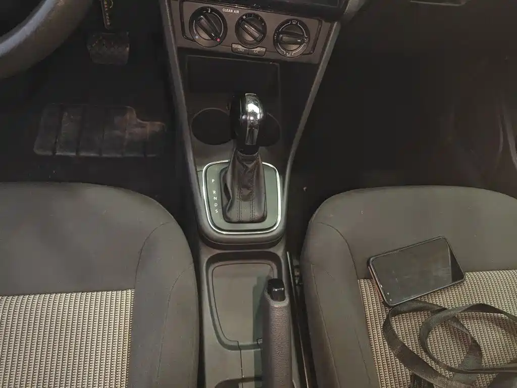 Volkswagen Polo 2016 1.4L Automatic Trend фото 14