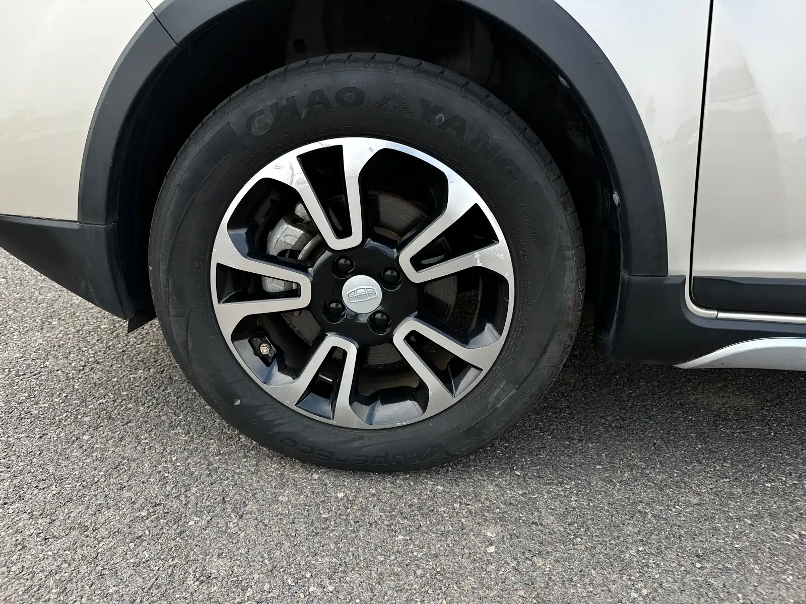 Фото 20 - Geely Vision X3