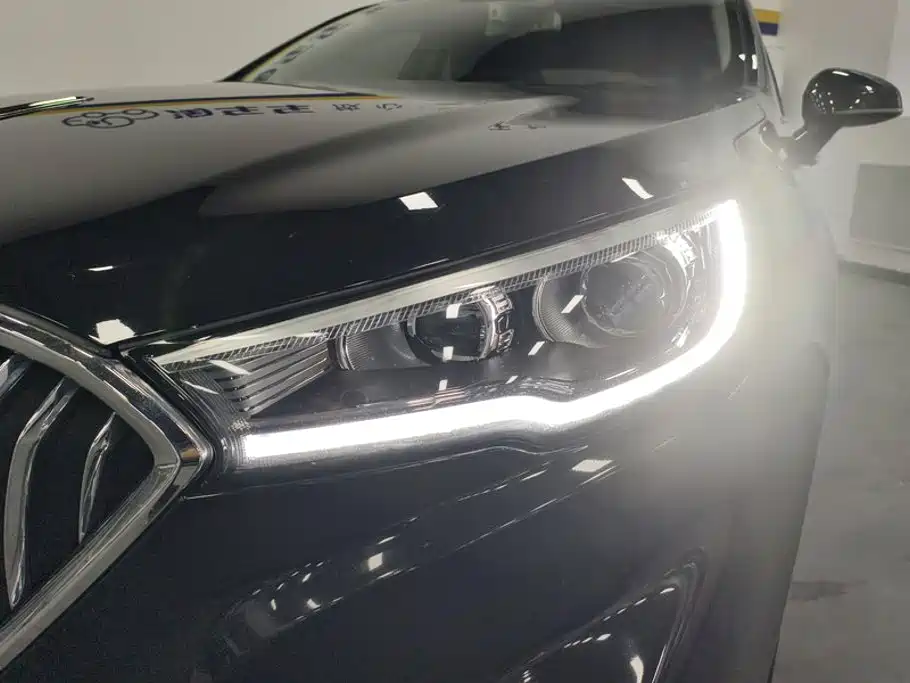 Фото 5 - Hongqi H5
