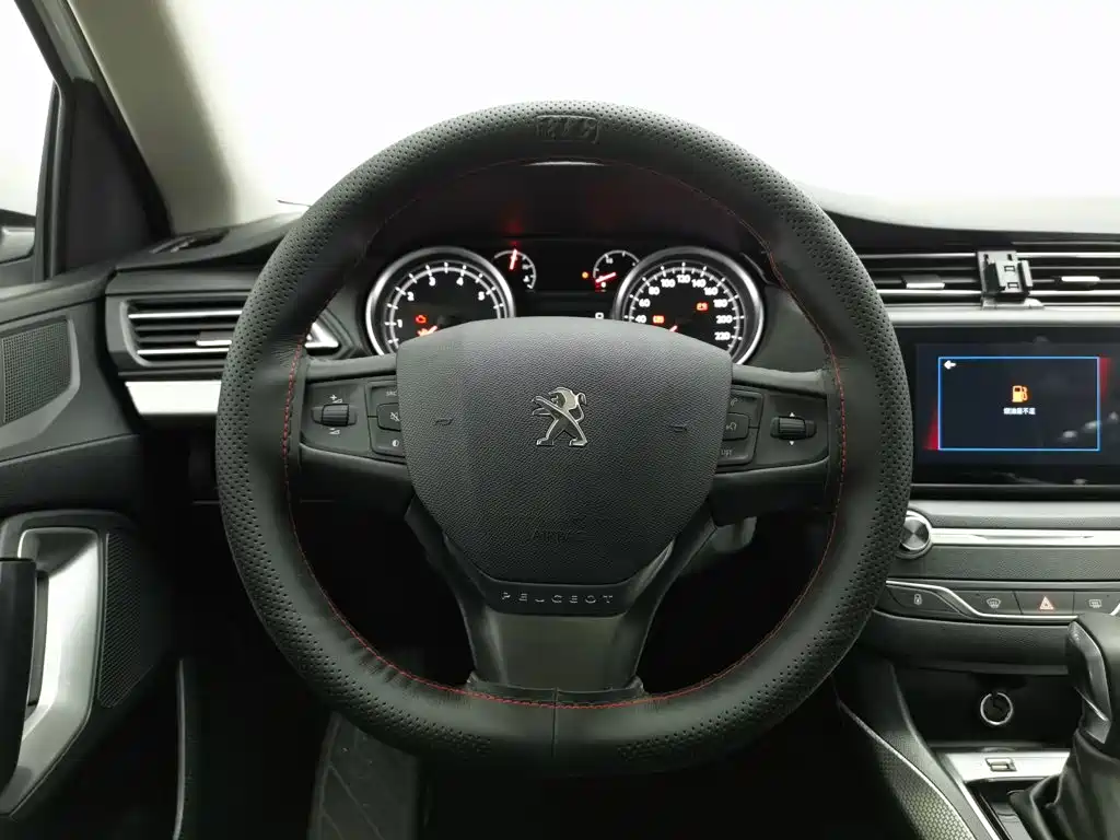 صورة 11 - Peugeot 408