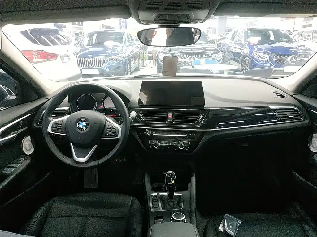 BMW 1 Series 2022 120i M Sport фото 10