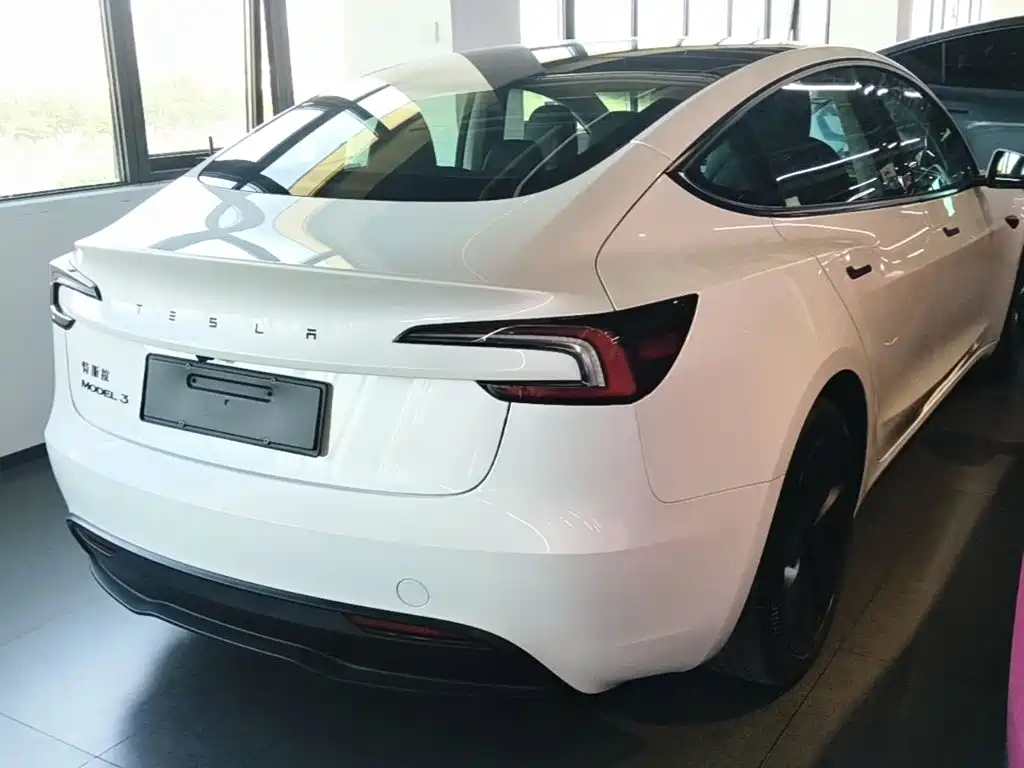 Tesla Model 3 2026 2025 Model Year Facelift Rear-Wheel Drive