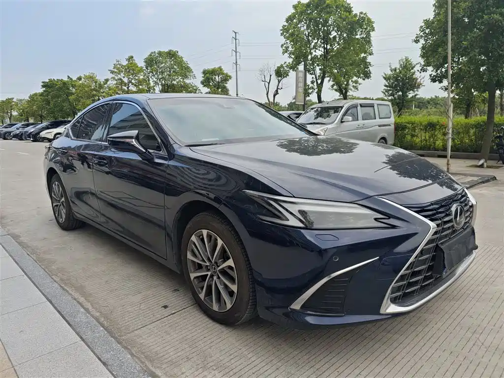Lexus ES 2025 2025 200 Ultimate Edition