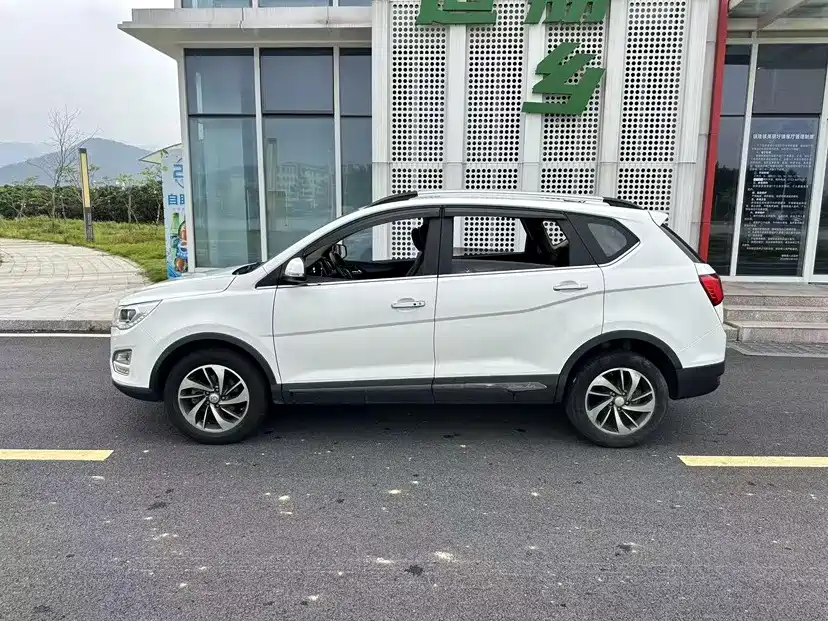 Baojun 560 2017 2016 1.8L iAMT Luxury