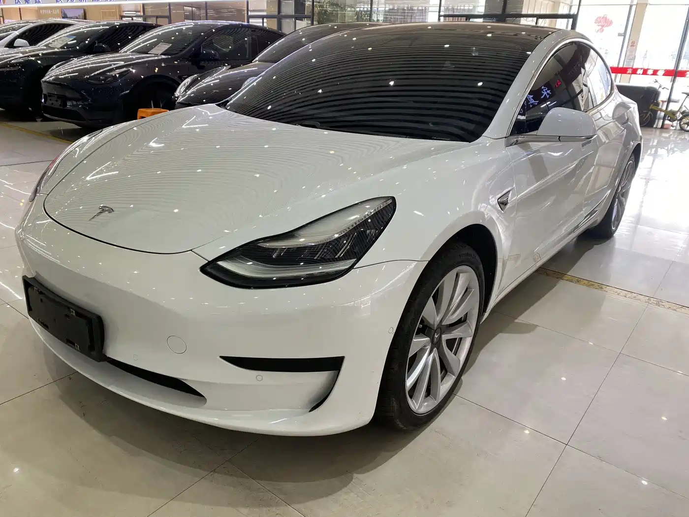TESLA MODEL 3