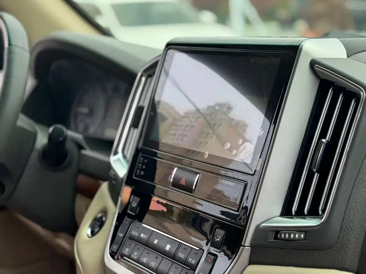 Toyota Land Cruiser (Import) 2015 2015 4.0L V6 Middle East Low Configuration Edition