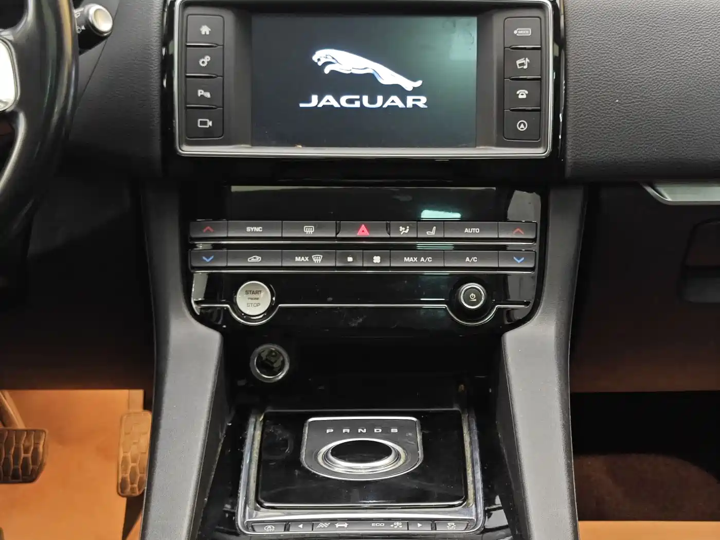 Jaguar F-PACE 2018 2018 2.0T 4WD Urban Premium Edition