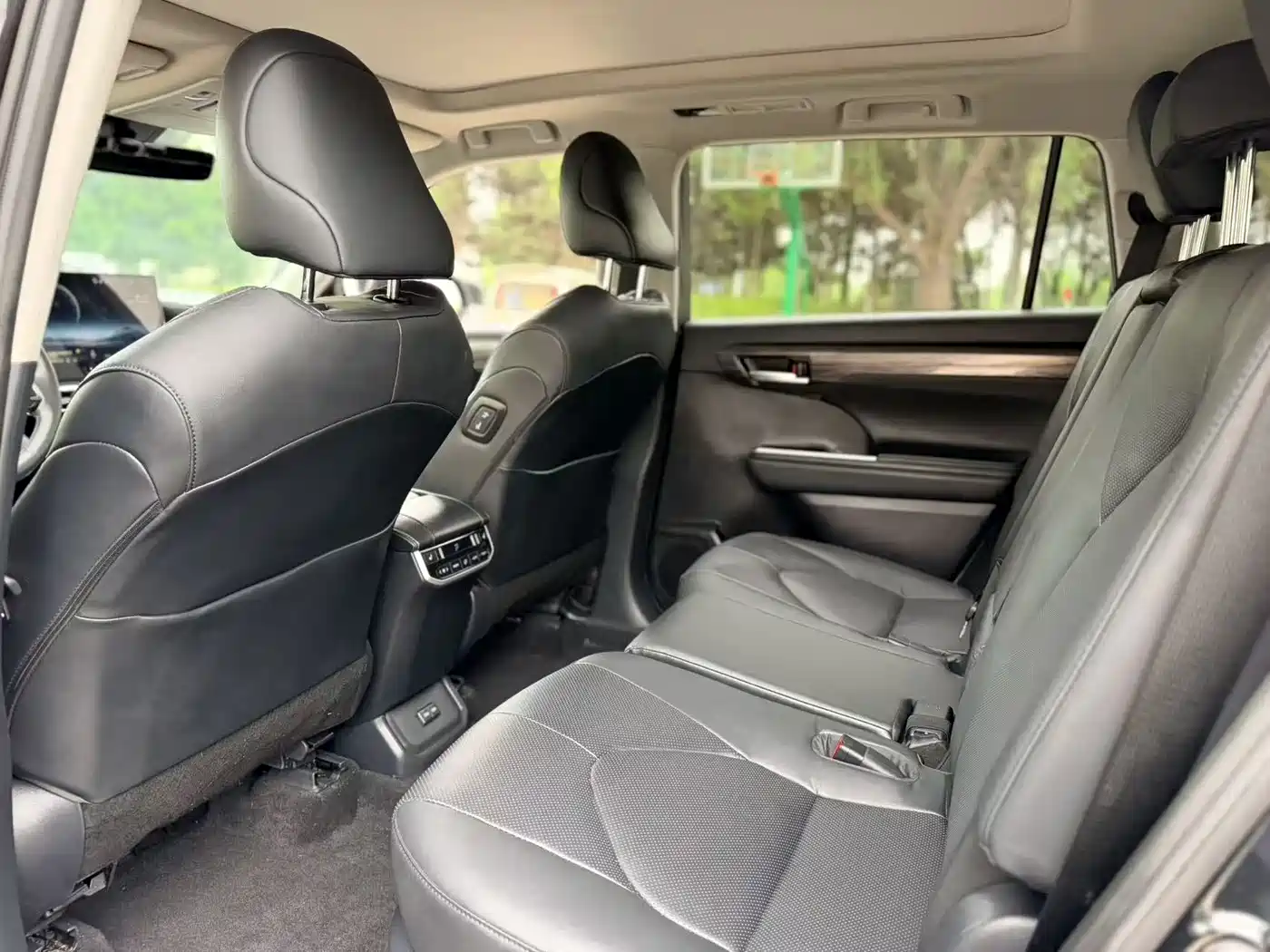 Toyota Highlander 2026 2.5L Smart Hybrid 4WD Premium 7-Seater фото 6