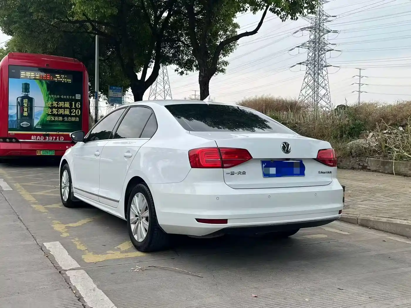 Volkswagen Sagitar 2015 1.6L Automatic Comfort фото 6