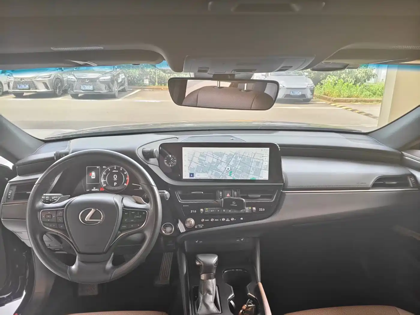 Lexus ES 2023 200 Excellence Edition фото 6