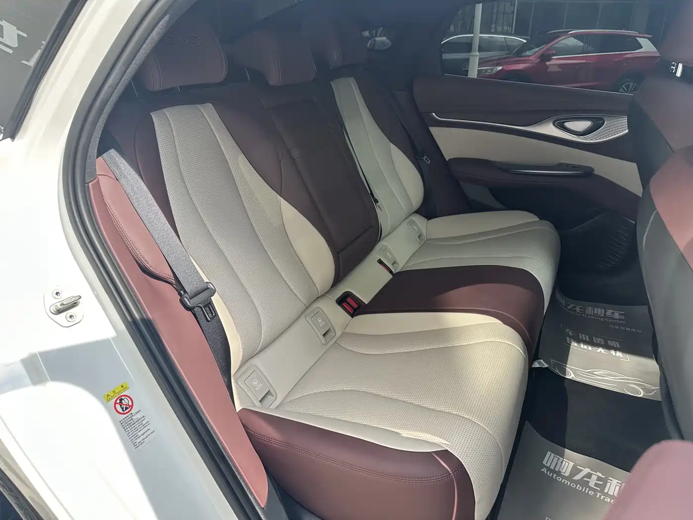 BYD Seal 2024 Glory Edition DM-i 1.5L 121km Prestige фото 13