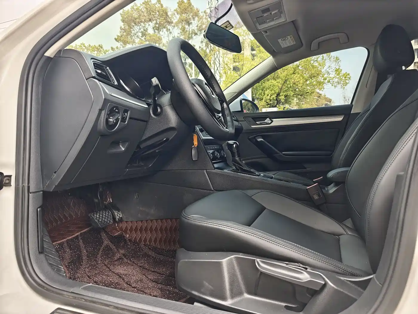 Volkswagen Lamando 2015 230TSI DSG Style фото 9