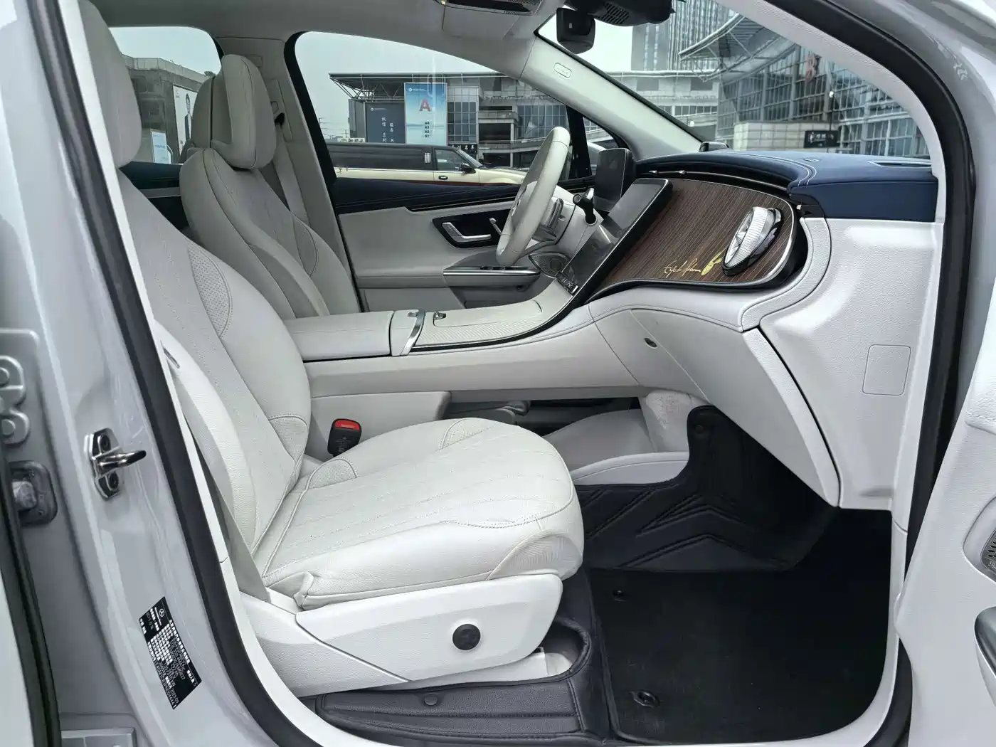 Mercedes-Benz EQE SUV 2023 2023 350 4MATIC Luxury Edition