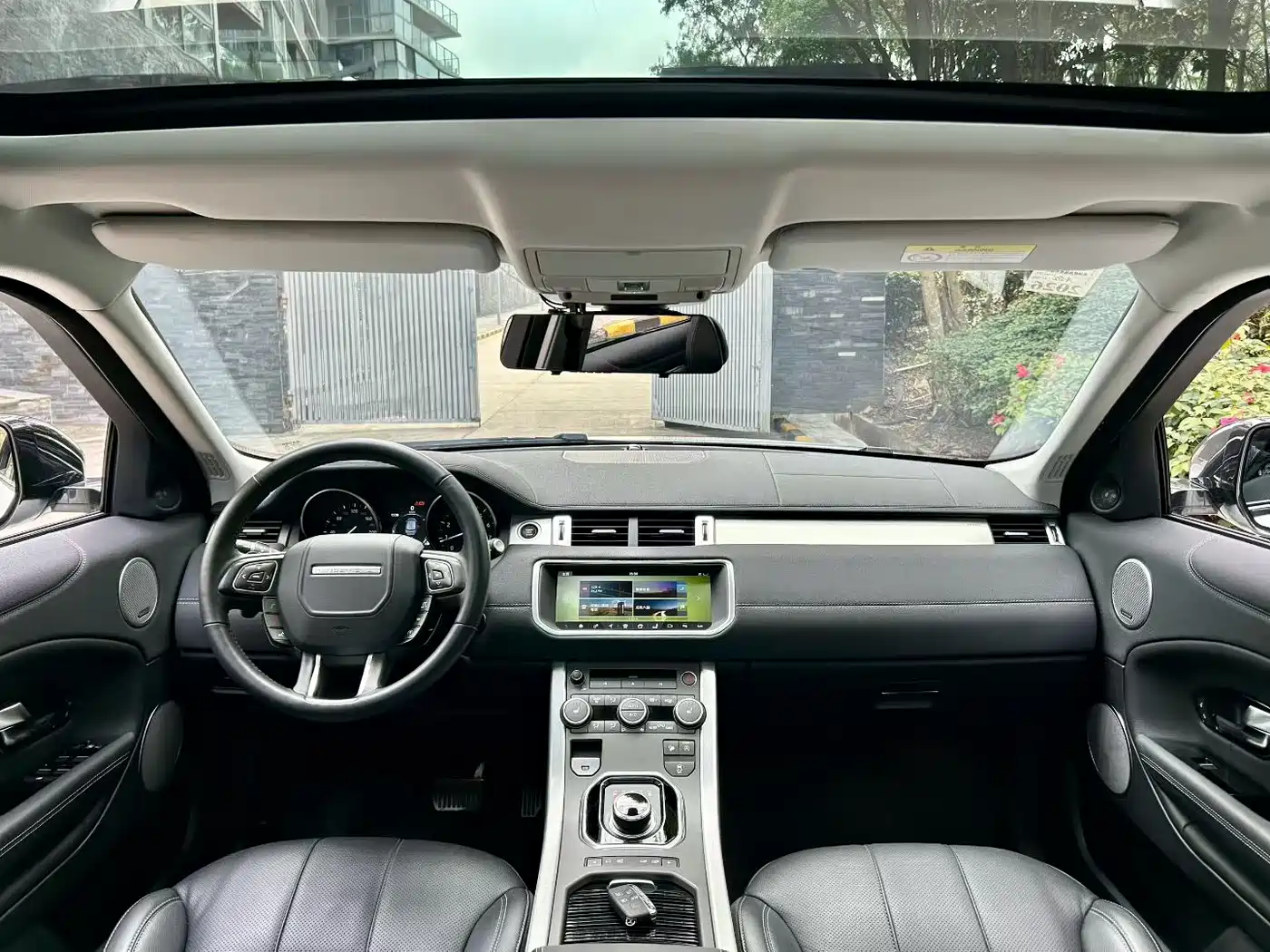 Land Rover Range Rover Evoque 2018 240PS SE DYNAMIC Smart Edition фото 5