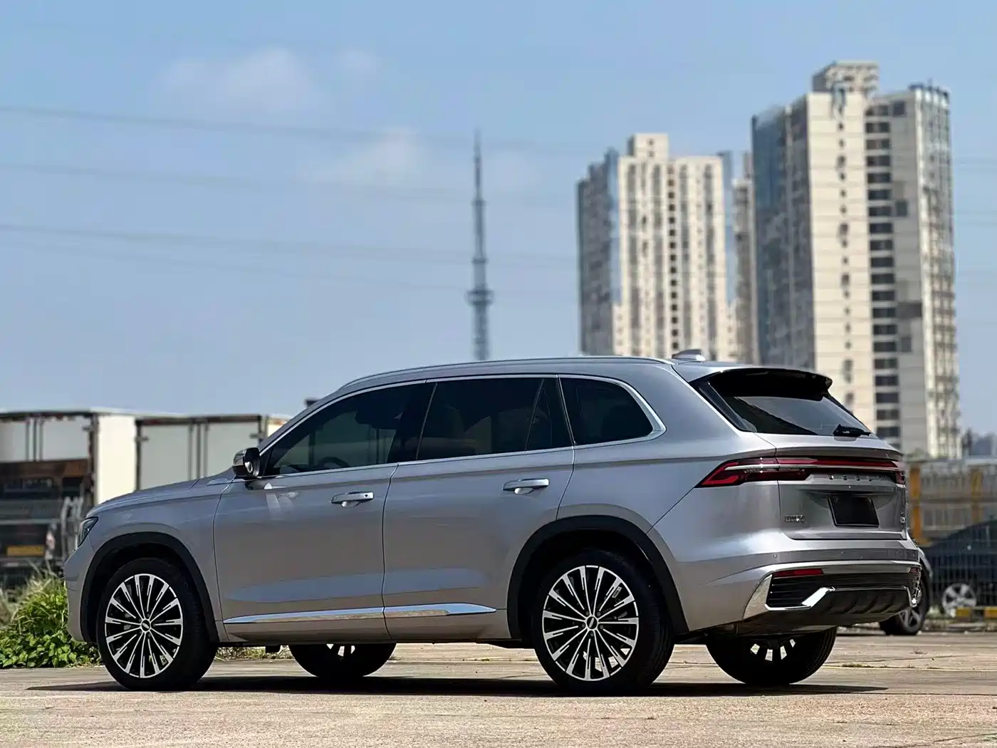 Geely Monjaro 2026 2025 Oriental Glory 2.0TD Automatic Present Edition