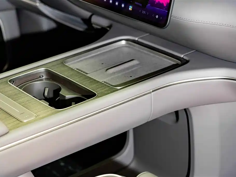 NIO ES8 2026 2025 Model 6-Seat Executive Luxury Edition