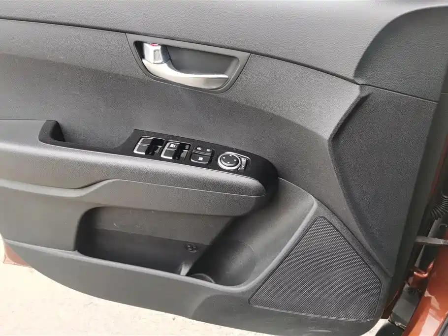Kia KX3 Smart Run 2015 1.6L Automatic 2WD DLX фото 7