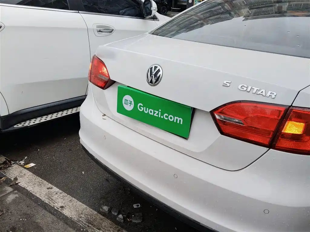Volkswagen Sagitar 2014 Facelift 1.6L Automatic Leading Version фото 5