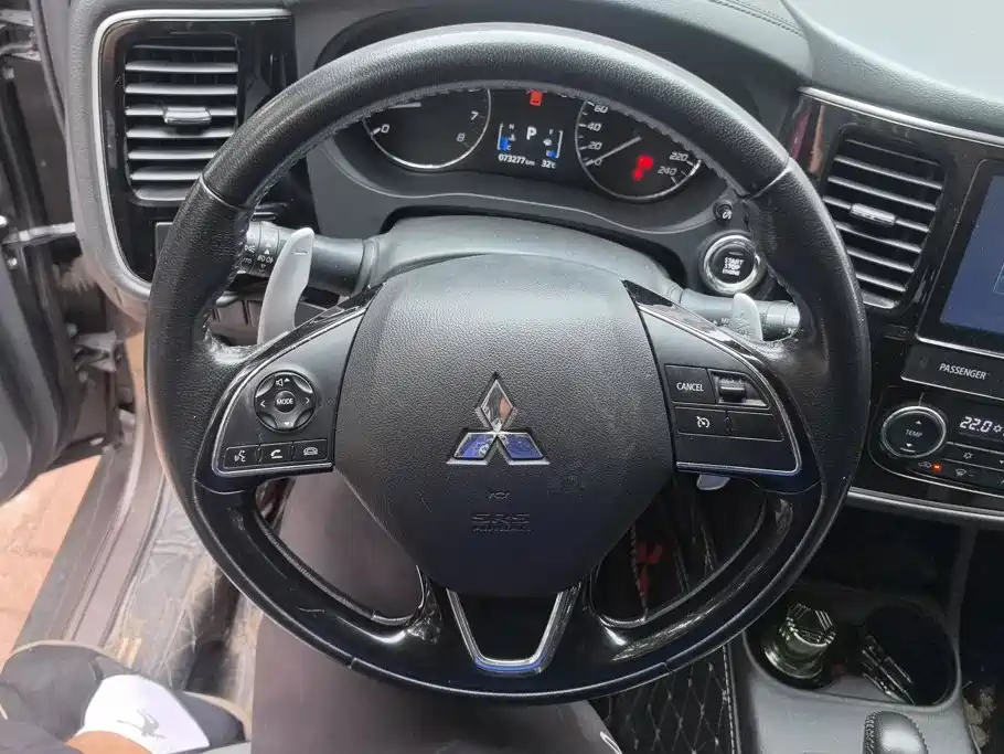 MITSUBISHI OUTLANDER