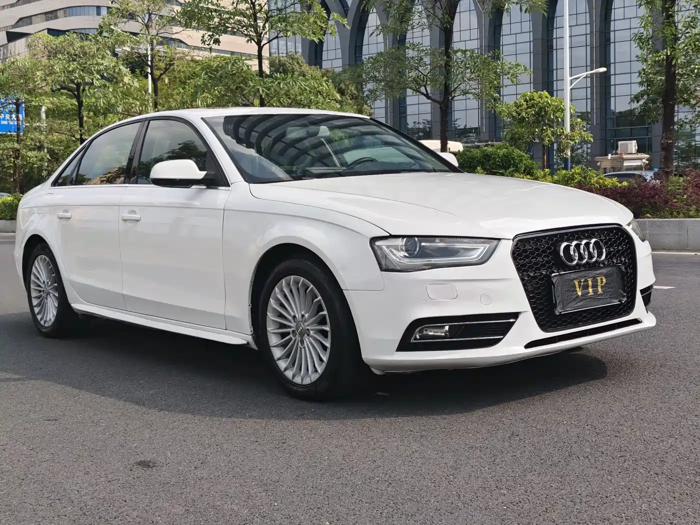 Audi A4L 2015 35 TFSI Auto Comfort фото 3