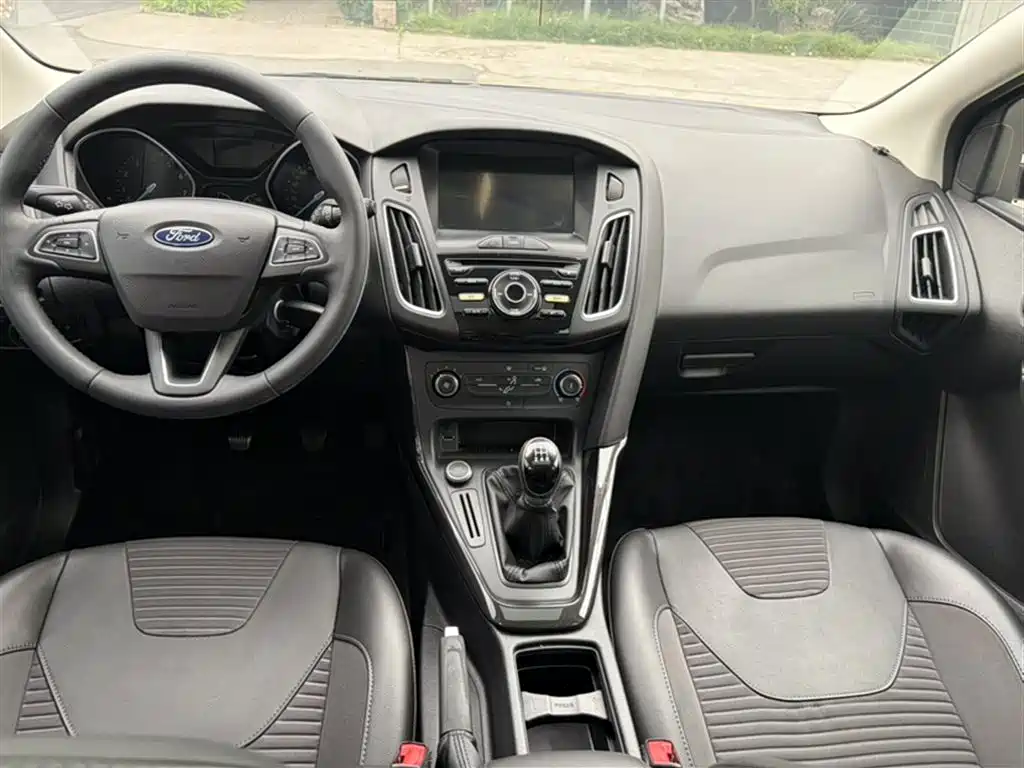 Фото 16 - Ford Focus
