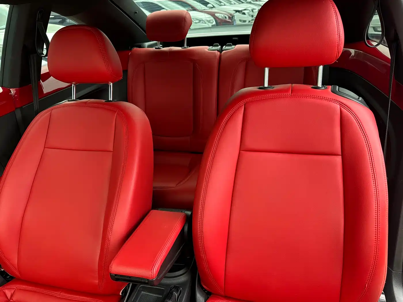 Volkswagen Beetle 2013 1.4TSI Fender Rock Edition фото 6