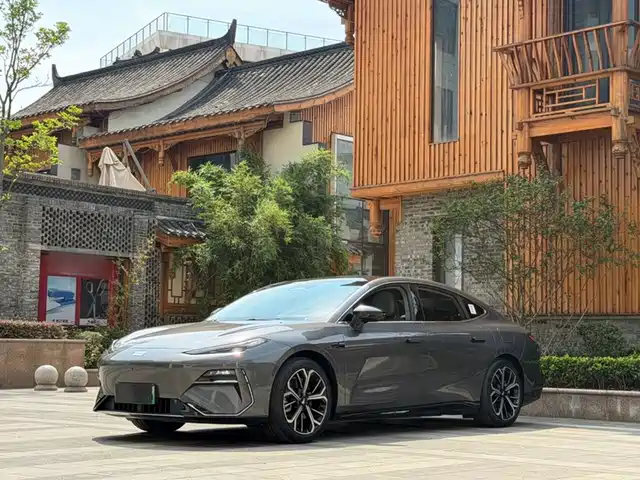  Geely Galaxy Galaxy E8 2025 700km Long Voyage Smart Drive Edition