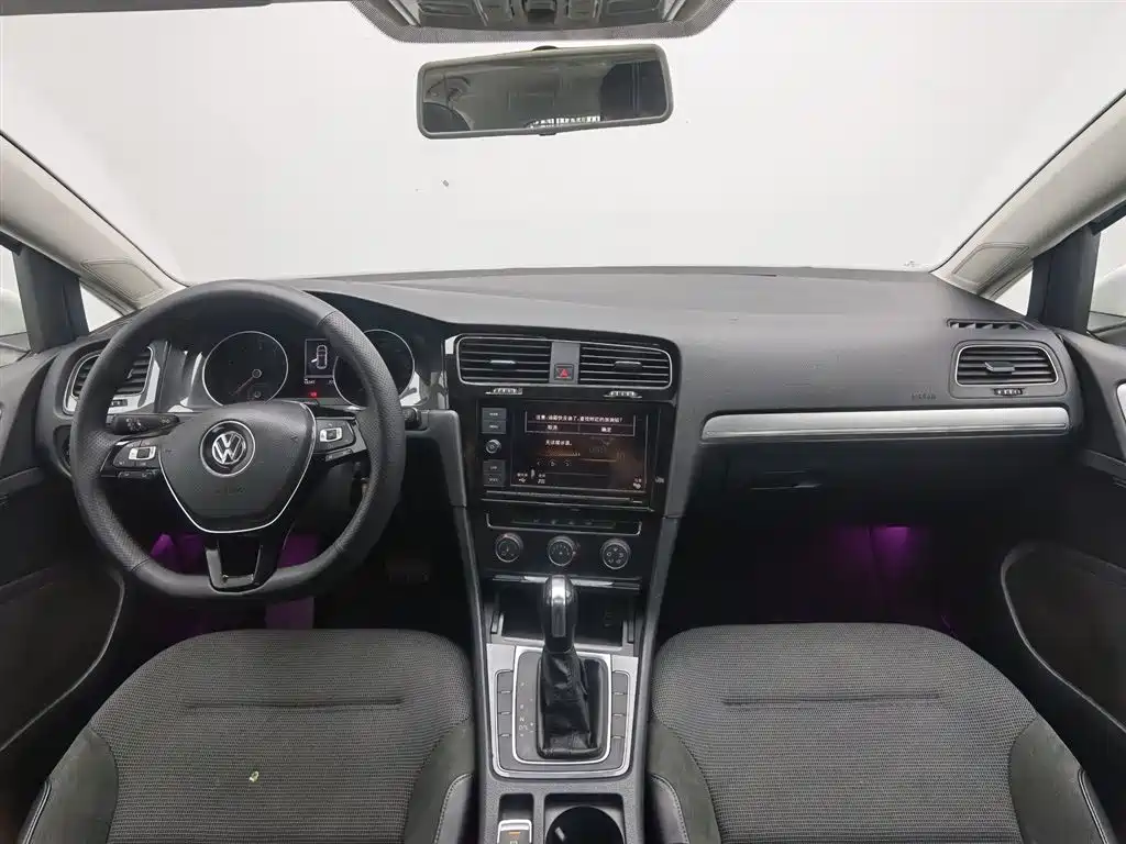 Volkswagen Golf 2018 1.6L Automatic Comfort фото 5