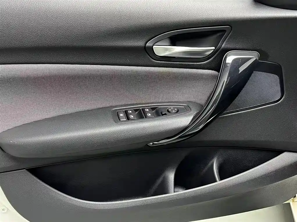 BMW 1 Series (Import) 2013 Facelift 116i Urban Model фото 5
