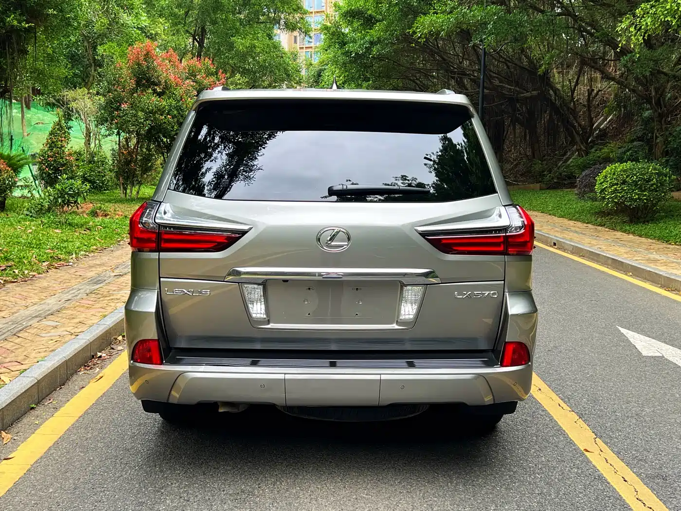Lexus LX 2017 570 Dynamic Luxury фото 20