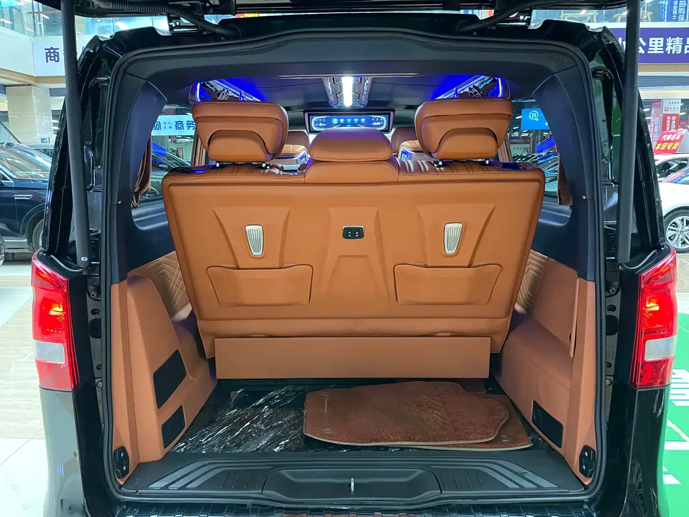 Mercedes-Benz Vito 2023 2.0T Elite 7-Seater фото 15