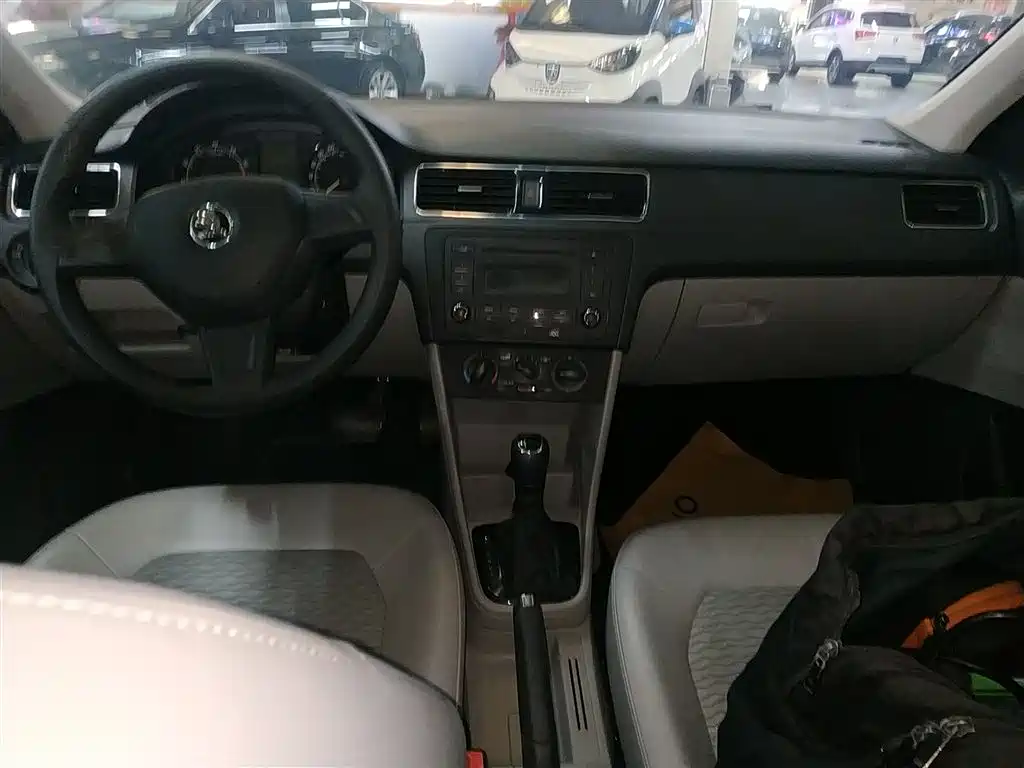 Škoda Rapid 2016 1.6L Automatic Pioneer Edition фото 5