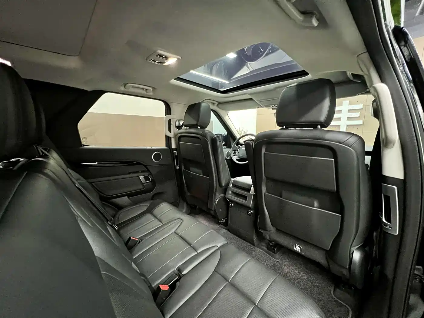 Land Rover Discovery 2018 3.0 SC V6 SE фото 12