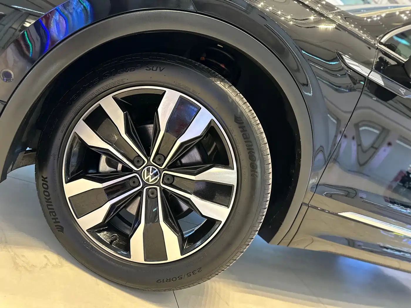 Volkswagen Tiguan L 2023 330TSI Auto 2WD R-Line Premium Edition фото 4