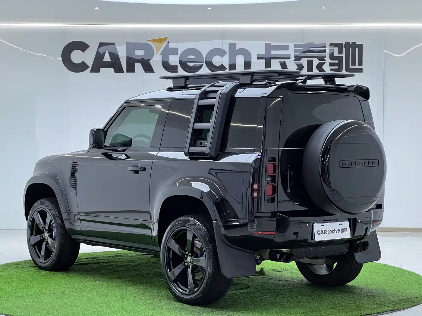 Land Rover Defender 2023 Facelift 90 3.0T P400 XS фото 2