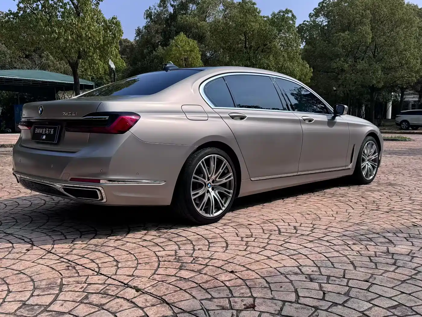 Фото 8 - BMW 7 Series