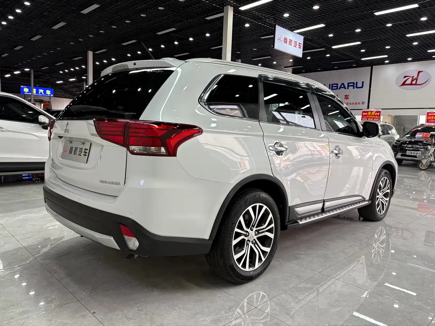 MITSUBISHI OUTLANDER