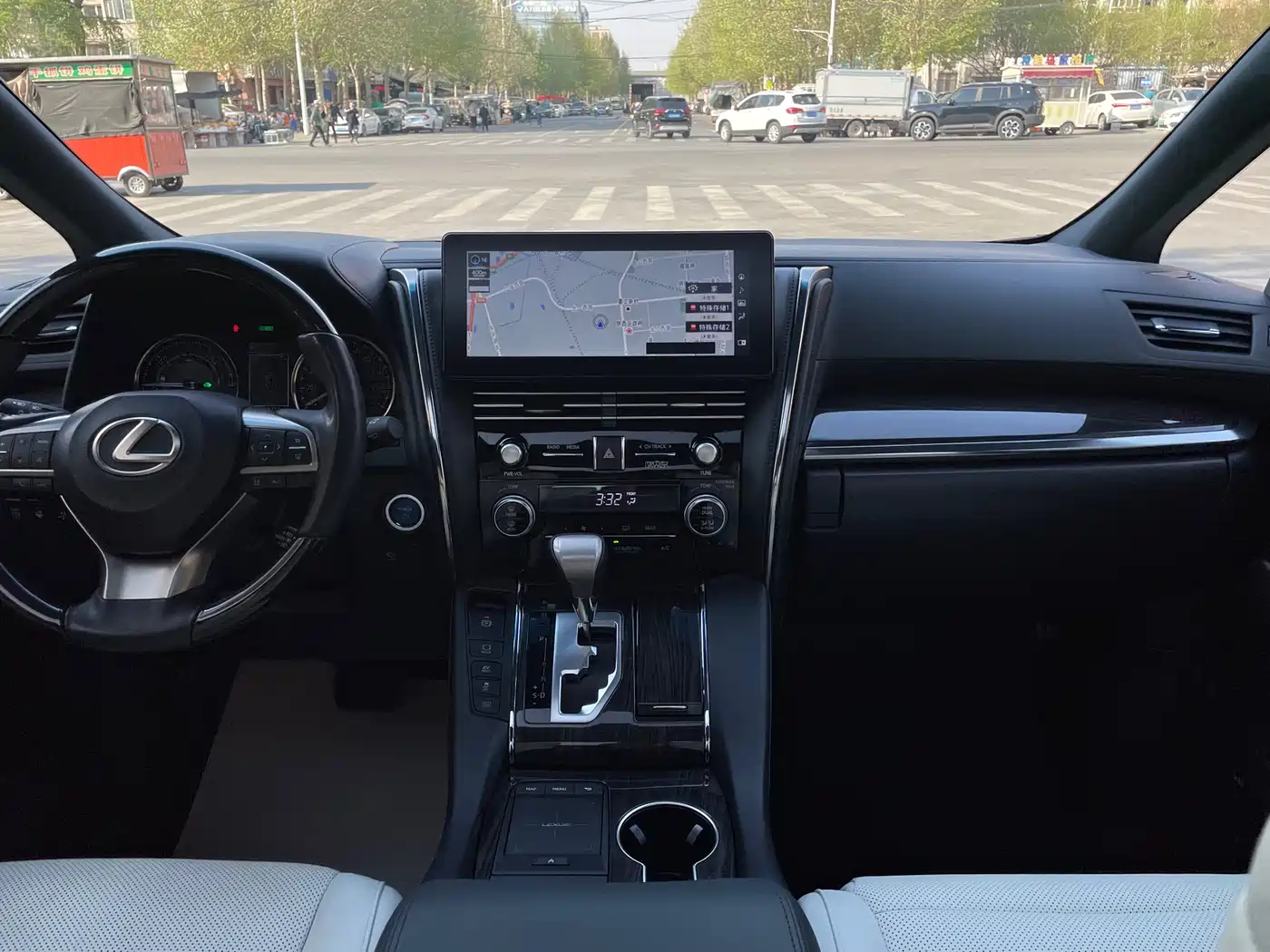 Lexus LM 2020 300h Seven-Seater Elegance Edition фото 7