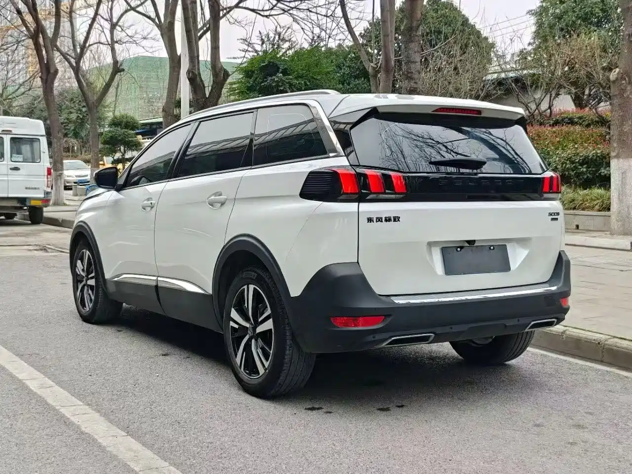 Peugeot 5008 2023 400THP True Love Edition 5-Seater фото 9