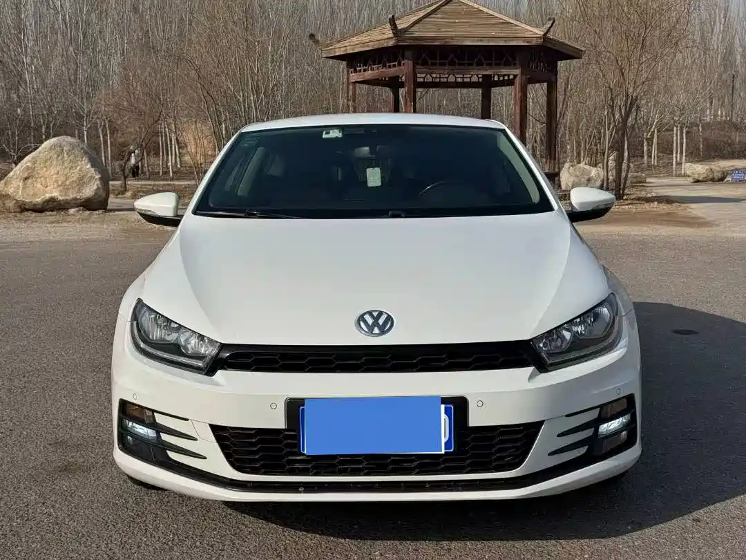 Volkswagen Scirocco 2015 1.4TSI Trend Edition фото 2